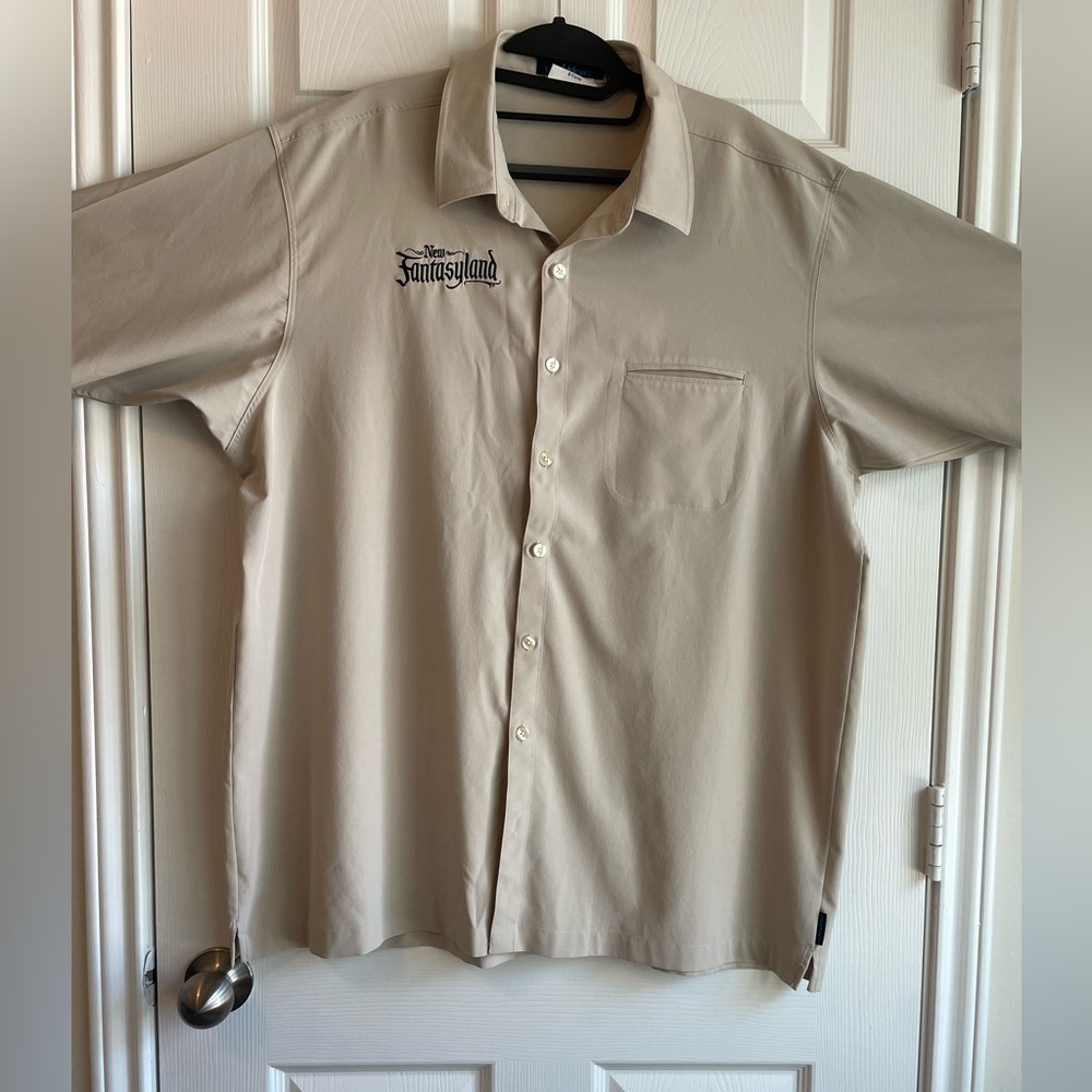 Disney Cast Member New Fantasyland Size 2X Disney Parks Button Up Tan
